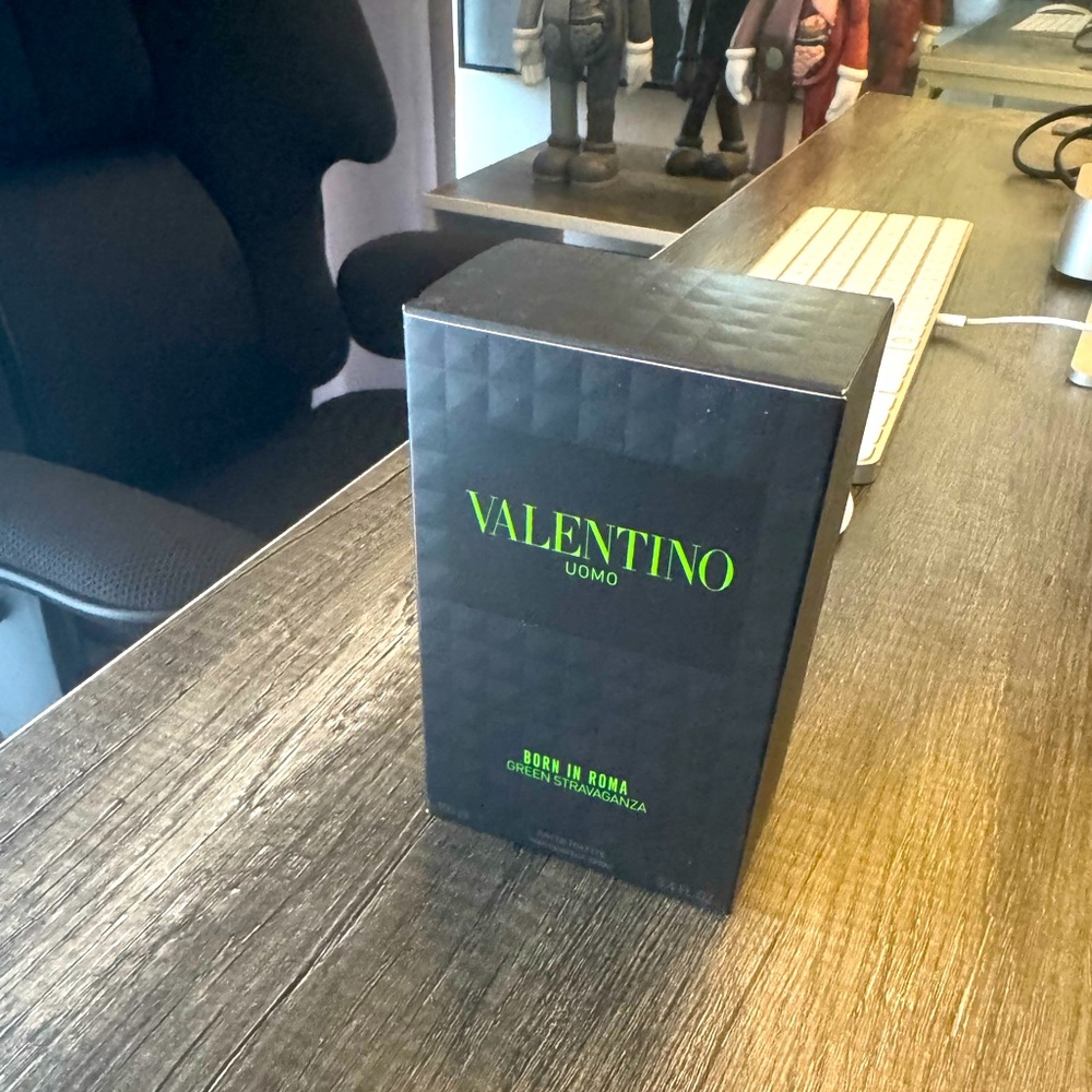 Valentino Born in Roma Green Stravaganza
